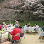 開会は桜の枝持ちました。